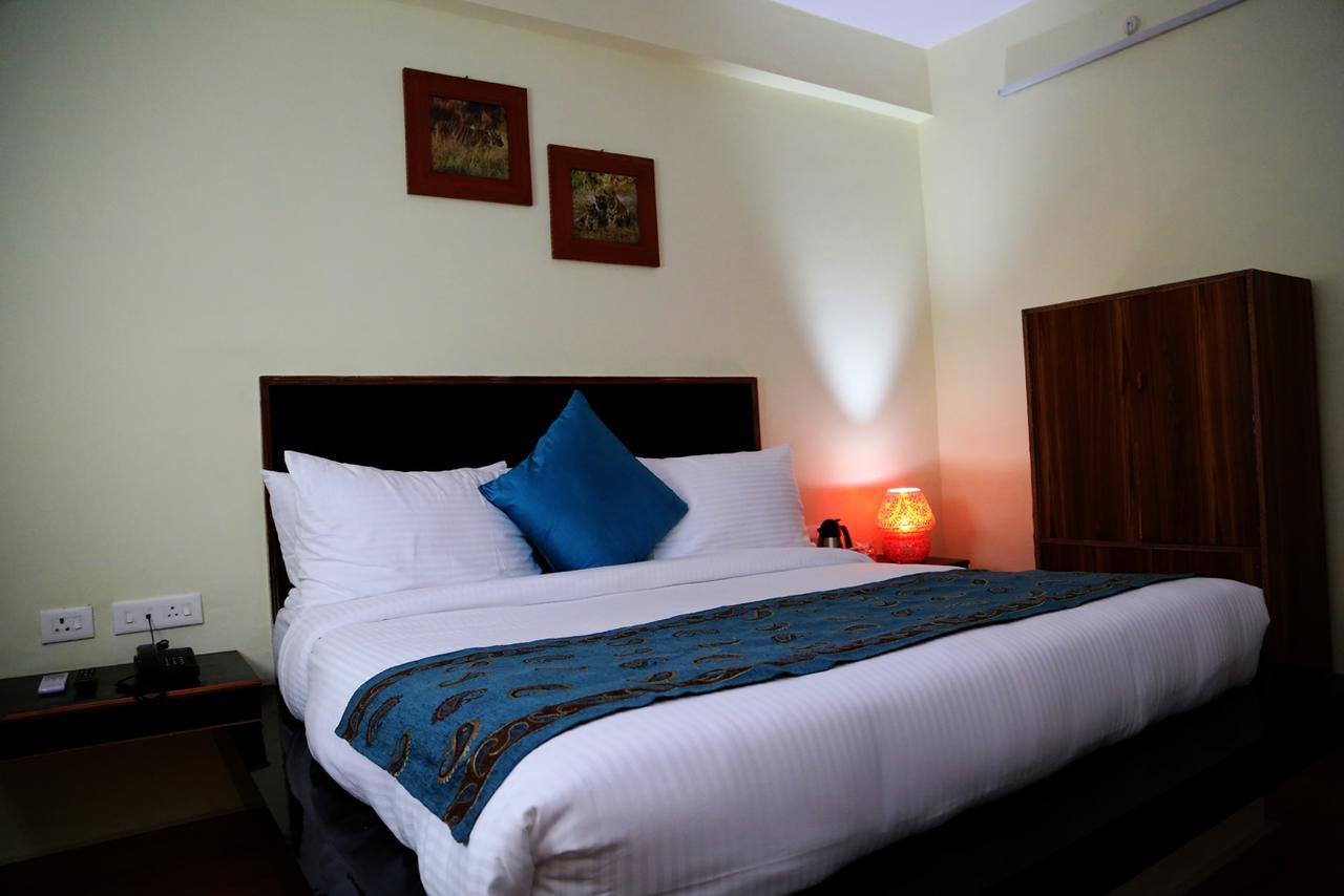 Aravali Clarks Inn Алвар Экстерьер фото