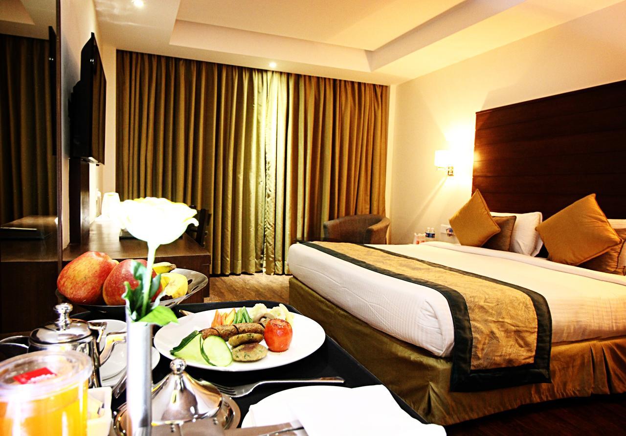 Aravali Clarks Inn Алвар Экстерьер фото