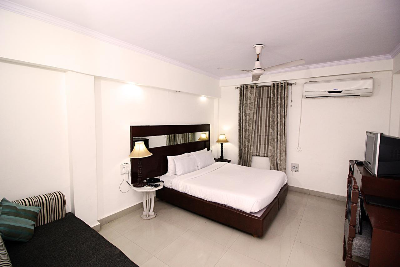 Aravali Clarks Inn Алвар Экстерьер фото