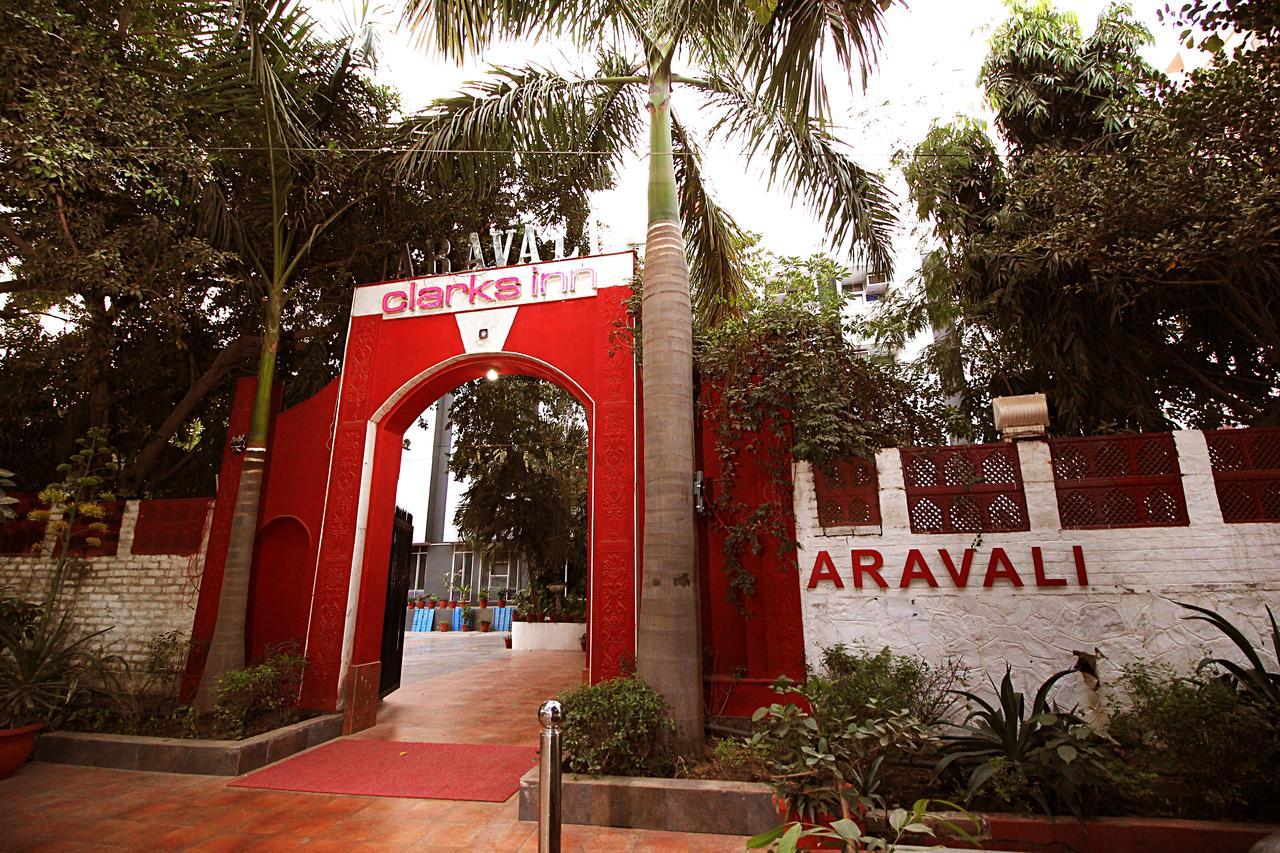 Aravali Clarks Inn Алвар Экстерьер фото