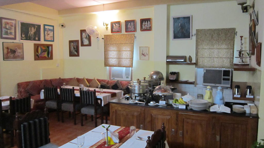 Aravali Clarks Inn Алвар Экстерьер фото