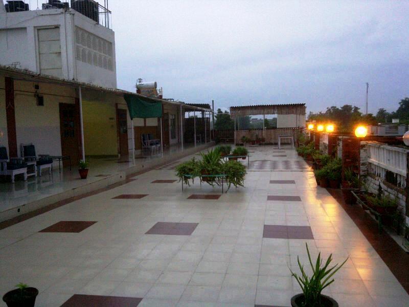 Aravali Clarks Inn Алвар Экстерьер фото